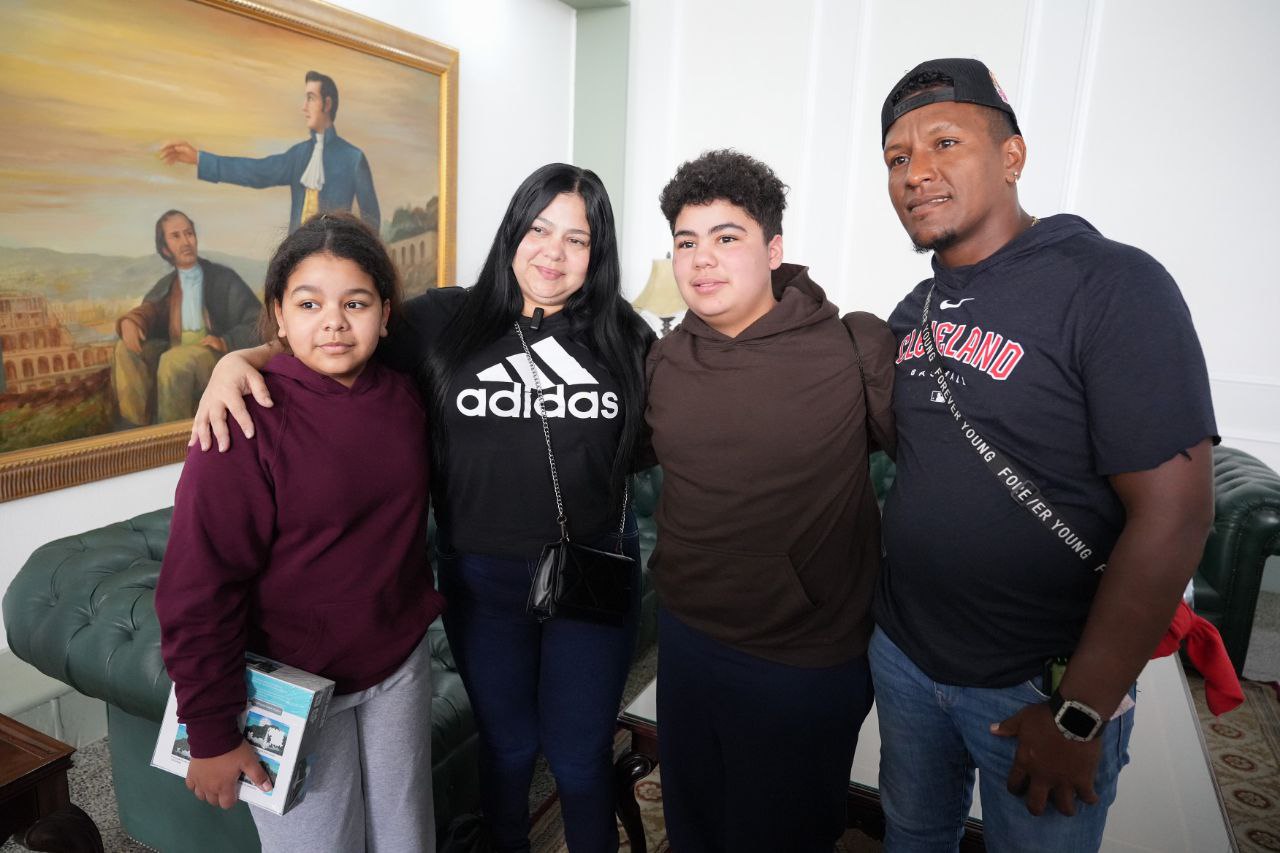 Familias reunidas con la Gran Misión Vuelta a la Patria 