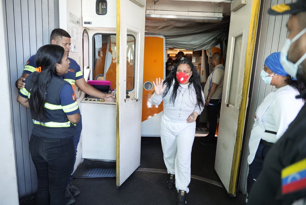 Migrantes venezolanos llegando al aeropuerto de Maiquetía