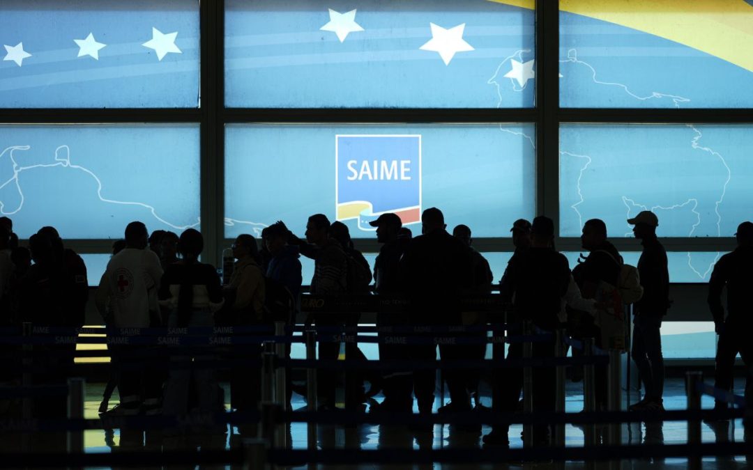 Vuelo 58 del plan Vuelta a la Patria retorna a 110 connacionales