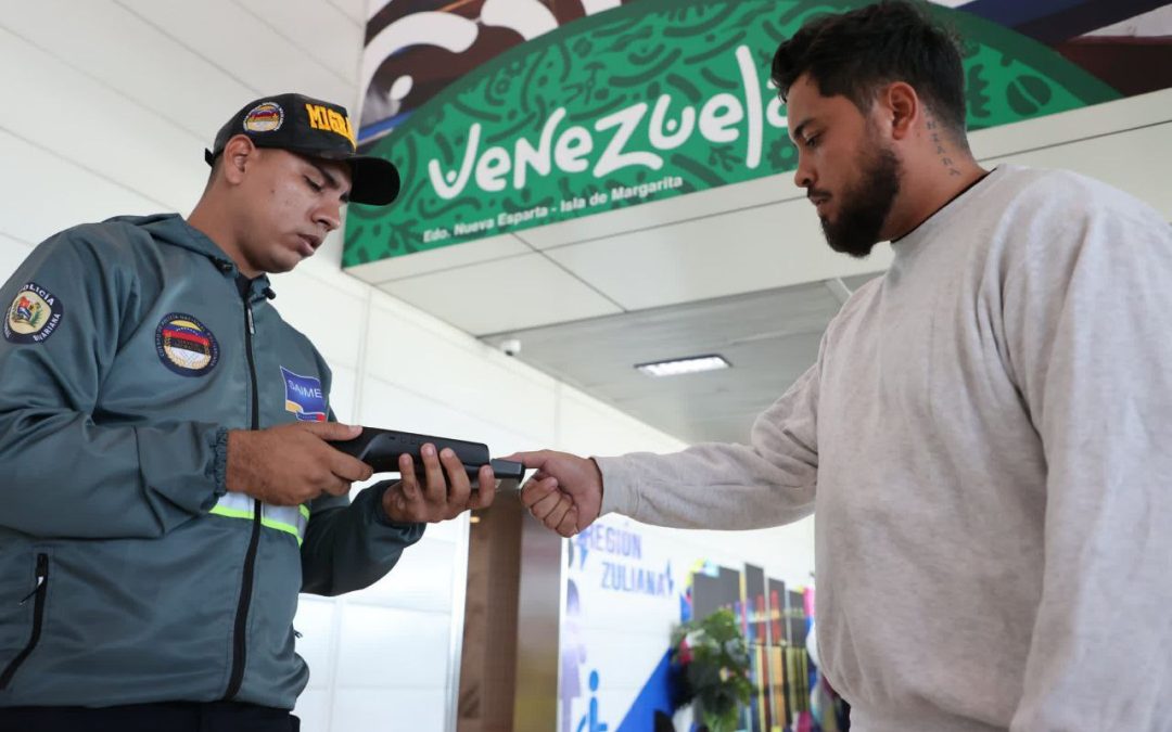 Venezuela recibe a 205 connacionales desde EE.UU. en vuelo 54 de Vuelta a la Patria